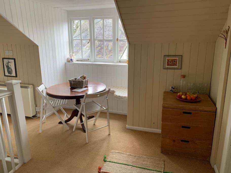 Trinity Annexe An Adorable First Floor Light And Lofty Space Within An Aonb Godmanstone Kültér fotó